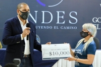 Alfa Karina regresa a El Salvador tras su travesía en el Everest