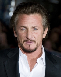 Sean Penn demanda que todo el personal se vacune para seguir filmando