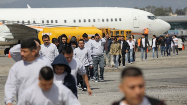 EUA reanuda vuelos de deportación expedita