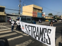 Sindicatos de la comuna capitalina bloquean Alameda Juan Pablo II