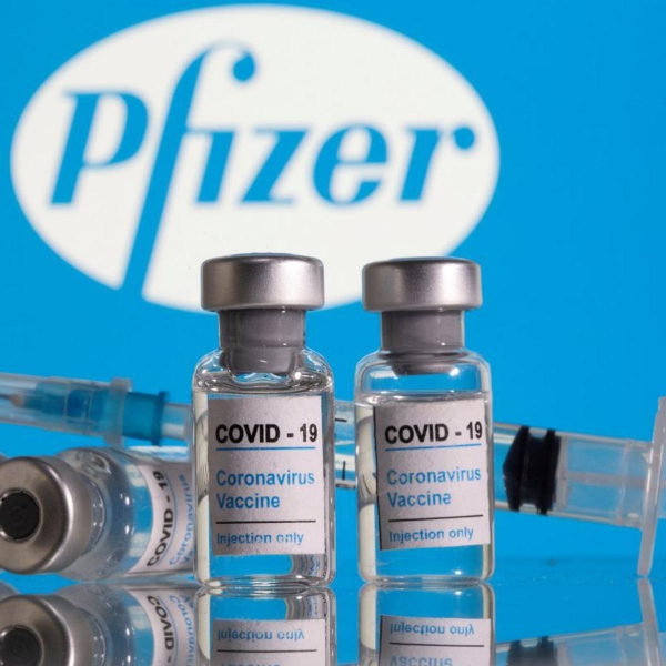 Vacuna COVID de Pfizer pierde efectividad y quizá necesites tercera dosis