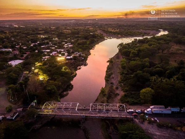 Inicia construcción de puente en La Hachadura