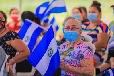 86 familias beneficiadas con entrega de escrituras