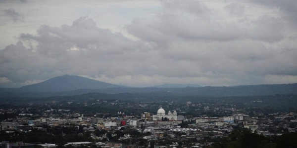 Para este jueves se espera cielo nublado y lluvia por la tarde