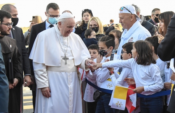 Papa Francisco inicia gira en Chipre y Grecia