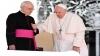 Papa suspende compromisos por dolor de rodilla
