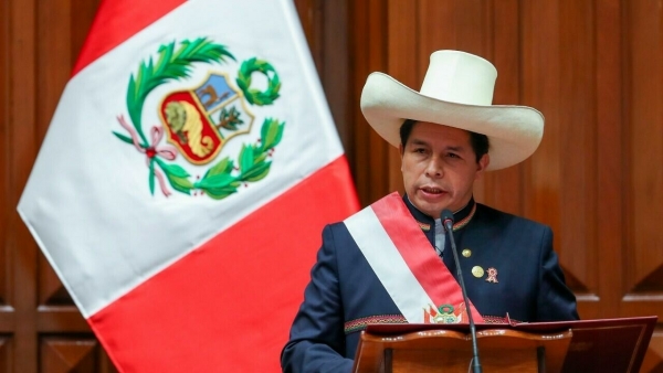 Presidente peruano se queda sin gabinete