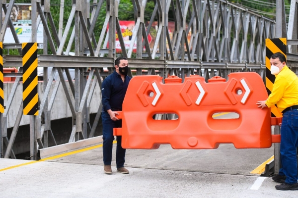 Autoridades de Obras Públicas habilitan puente de Agua Caliente