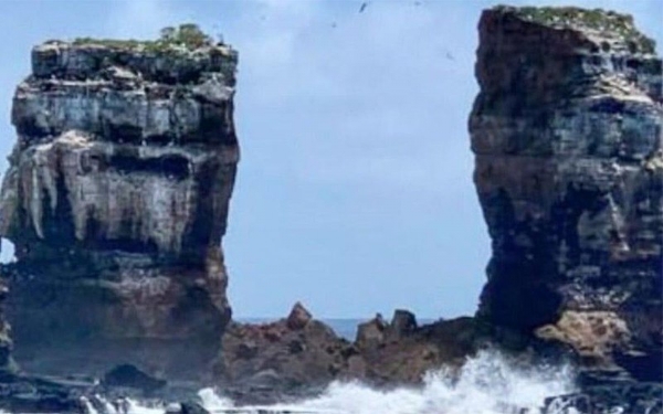 Colapsa parte del emblemático Arco de Darwin, en Ecuador