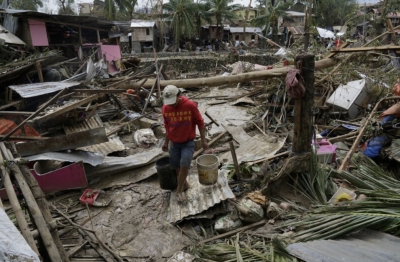 Tifón deja más de 400 muertos