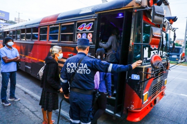 Verifican medidas de bioseguridad en el transporte colectivo