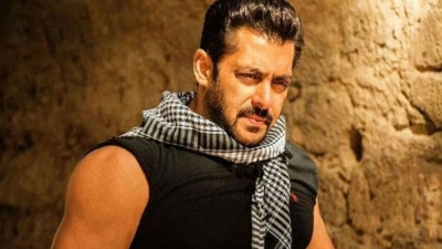 Actor de Bollywood sobrevive a mordeduras de serpiente