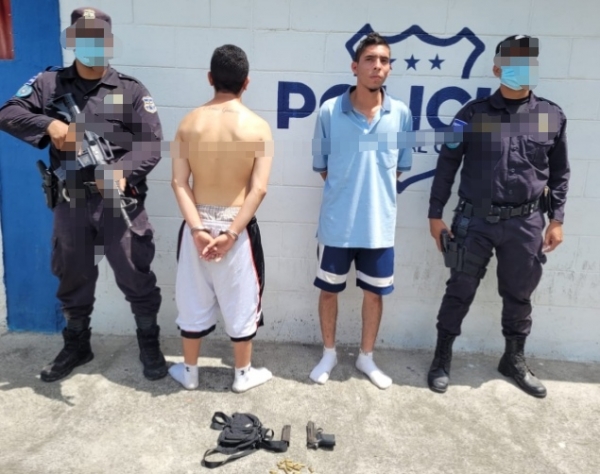 Detienen a dos pandilleros en Ciudad Delgado con arma con reporte de hurto