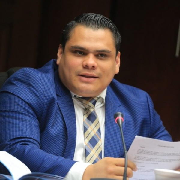 Diputado dice que sobresueldos iniciaron en el gobierno de Cristiani