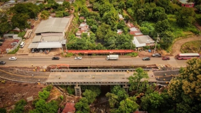 Habilitan puente provisional sobre el río Ceniza, en Sonsonate