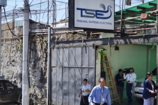 Roban 10 mil celulares del TSE