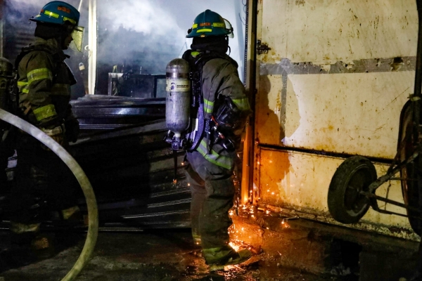 Incendio consume puestos de la calle Gerardo Barrios