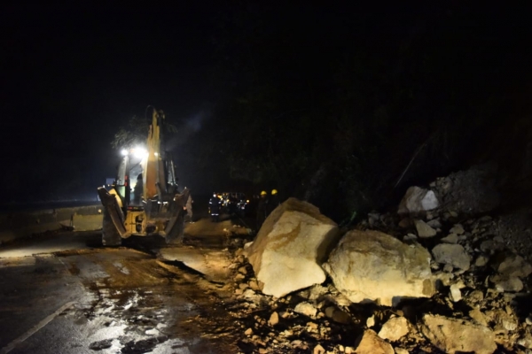 Lluvias del jueves generaron inconvenientes en calles del país