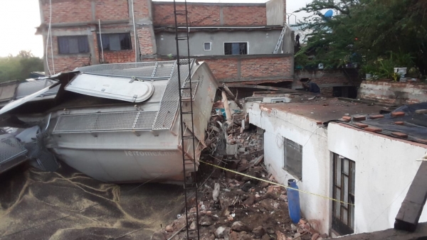 Un fallecido y tres lesionados tras descarrilarse un tren en México