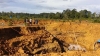 Mueren 12 mujeres tras derrumbe en mina ilegal