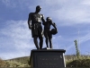 Revelan estatuas de Kobe Bryant y su hija