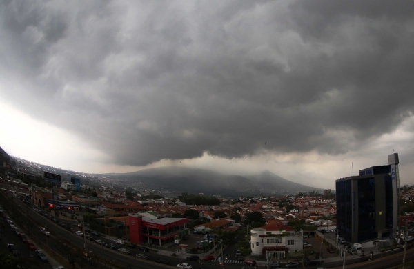 Onda tropical provocará lluvias en las próximas horas