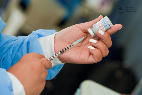 Salud distribuye 34 centros móviles de vacunación
