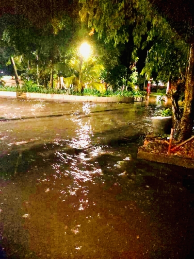 Fuerte lluvia provoca inundaciones en Ilopango