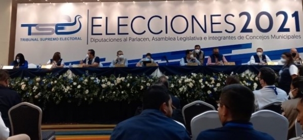 TSE juramenta a integrantes de mesas en escrutinio final