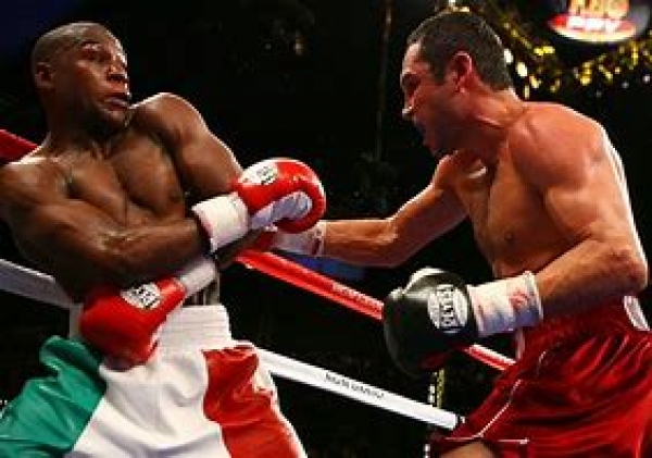 El Boxeador Óscar de la Hoya enfermo por COVID