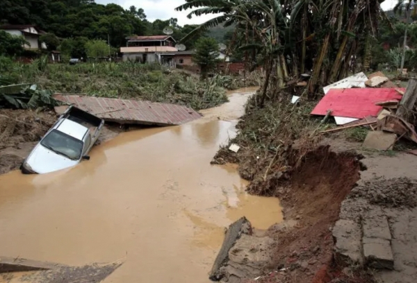 Más de 100 muertos por lluvias en Brasil