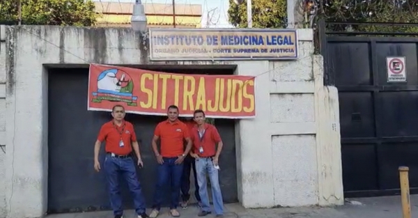 Sindicato cierra Medicina Legal en Santa Ana