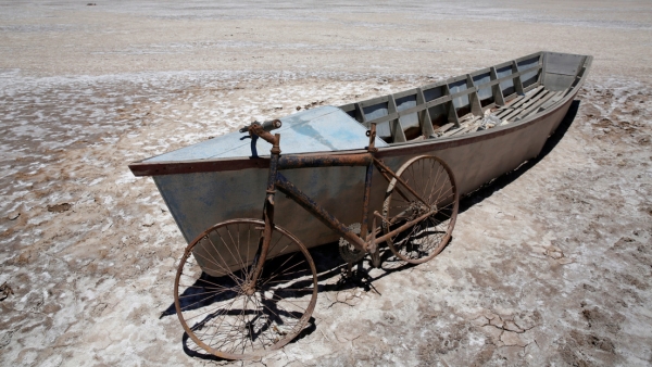 El segundo lago más grande de Bolivia se convierte en un desierto