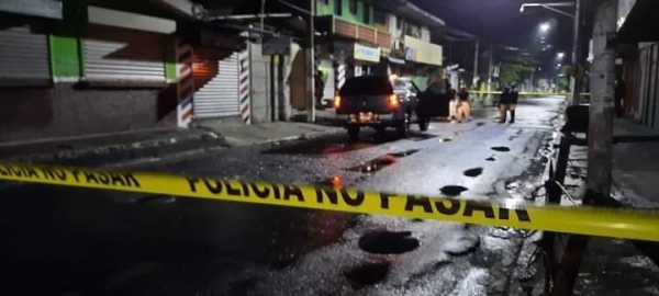 Asesinan a un hombre dentro de su vehículo