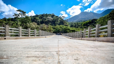 Construyen puente en San Vicente