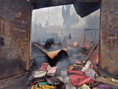 Incendio consumió una bodega de plásticos en San Miguel