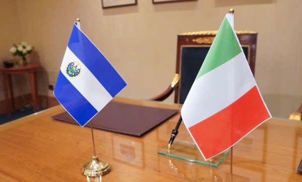 El Salvador e Italia acuerdan iniciativas sociales y de educación