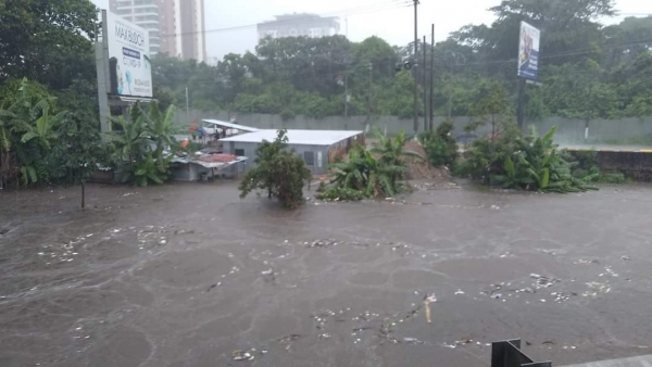 Inundaciones en Santa Tecla y San Salvador