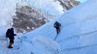 Montañista salvadoreña espera llegar a la cima del Everest este miércoles