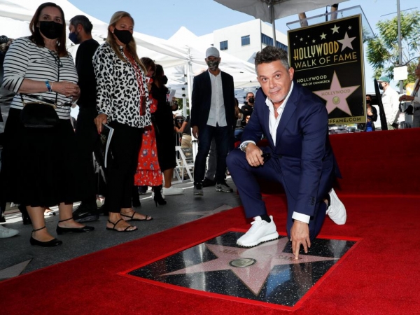 Alejandro Sanz recibe su estrella de la fama