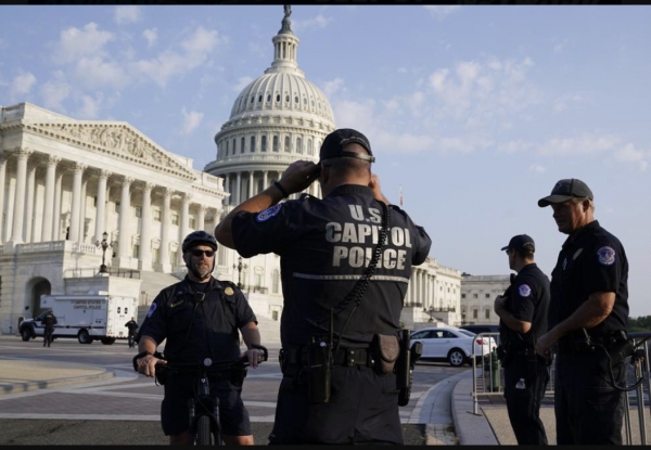 Policías serán centro de investigación de asalto a Capitolio