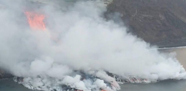 Lava del volcán de La Palma llega al mar