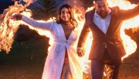 Una pareja se prende fuego para su boda