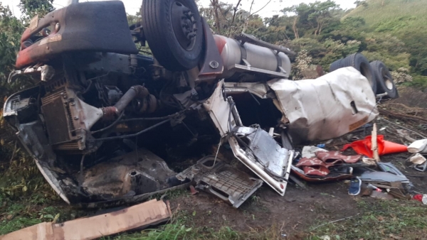 Dos personas quemadas tras explosión de pipa