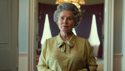 Imelda Staunton: La primera imagen como la reina Isabel II en “The Crown”