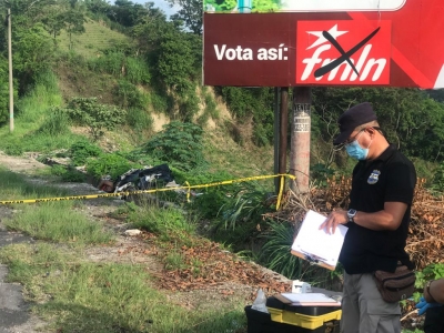 Lanzan cadáver sobre carretera de Oro