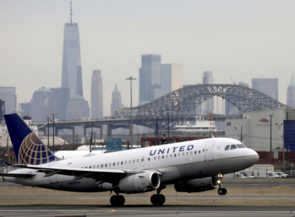 United Airlines despide a 600 empleados por no vacunarse