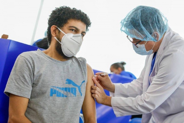 Salud implementa prueba piloto para vacunar a 75 mil salvadoreños por día