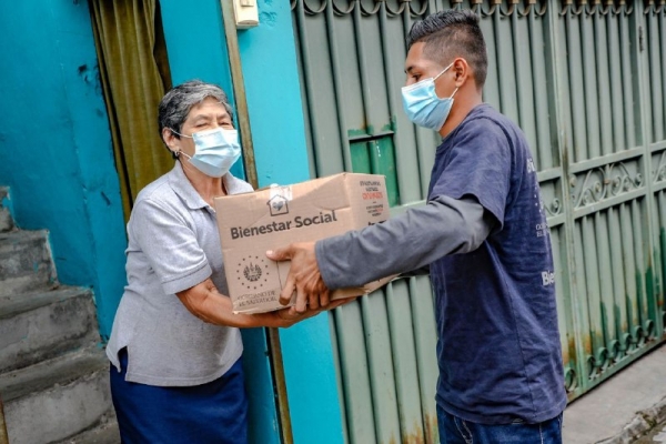 Colonias y comunidades de San Salvador reciben el paquete alimentario