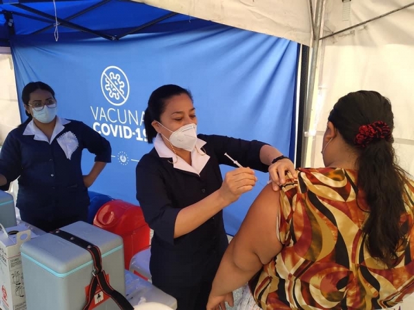Alcaldía de Mejicanos coloca punto de vacunación anti-COVID-19